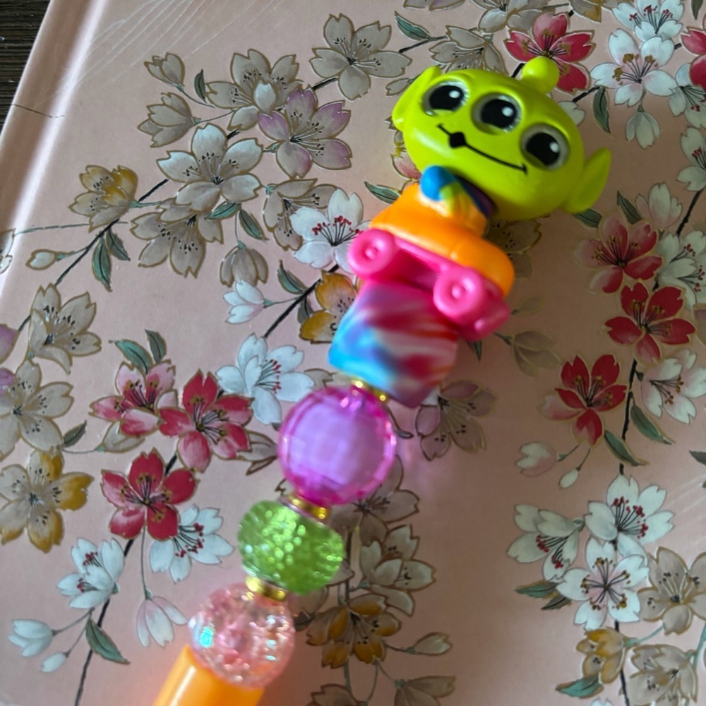 Disney Doorables: Toy Story: Alien Roller Skate handmade beaded pen